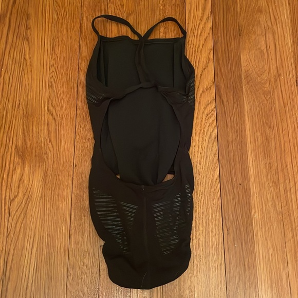 Women’s Speedo Swimsuit Size 28 - Picture 2 of 3